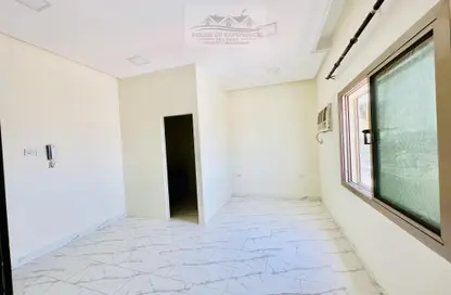 Apartment - 1 Bathroom for rent in Busaiteen - Muharraq Governorate