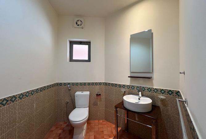 983221 - Property Image 2