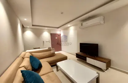 Living Room image for: Apartment - 3 Bedrooms - 2 Bathrooms for rent in Hidd - Muharraq Governorate, Image 1