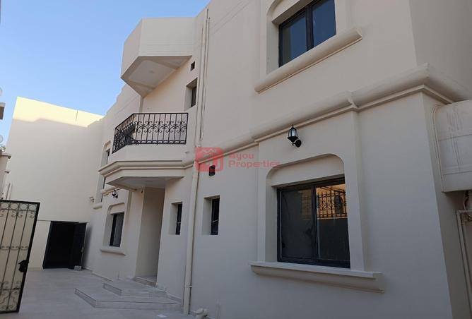 Villa - 6 Bedrooms - 5 Bathrooms for rent in Mahooz - Manama - Capital Governorate
