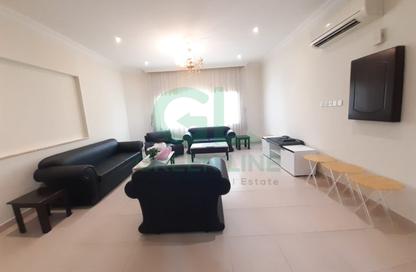 Apartment - 2 Bedrooms - 2 Bathrooms for rent in Busaiteen - Muharraq Governorate