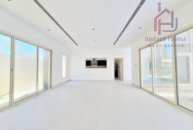 956303 - Property Image 2