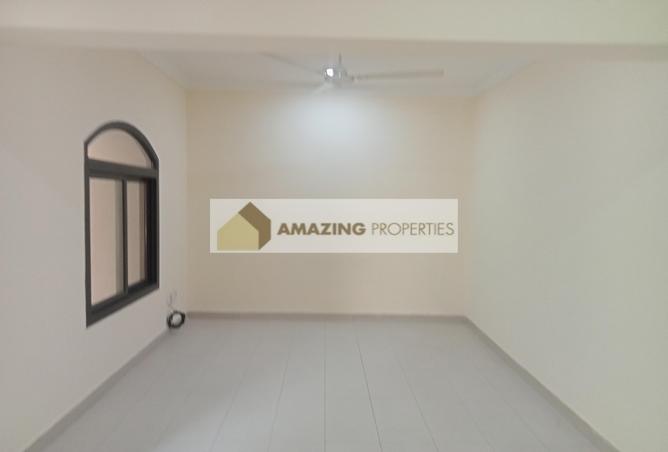 956633 - Property Image 2
