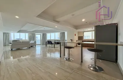 Apartment - 2 Bedrooms - 3 Bathrooms for rent in Al Juffair - Capital Governorate