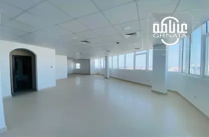 Empty Room image for: Office Space - Studio - 2 Bathrooms for rent in Um Al Hasam - Manama - Capital Governorate, Image 1