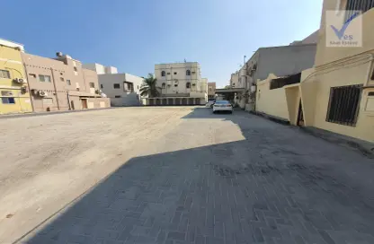 تاون هاوس - 8 غرف نوم - 6 حمامات للايجار في سترة - المحافظة الوسطى