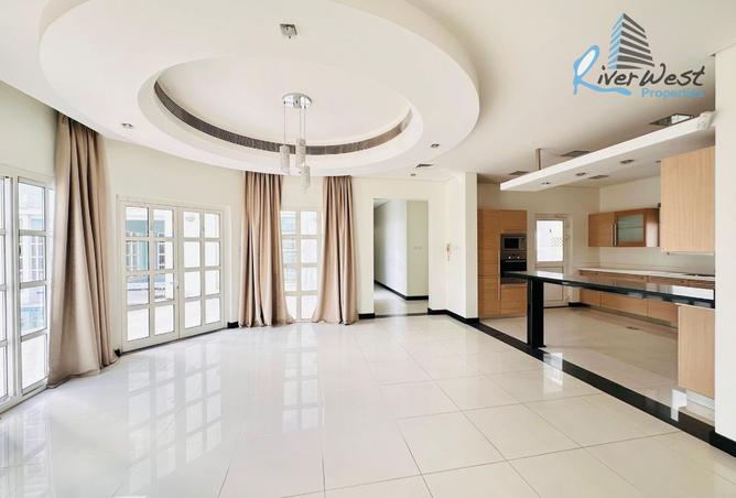 956754 - Property Image 2