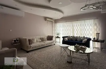 فيلا - 5 غرف نوم - 4 حمامات للبيع في توبلي - المحافظة الوسطى