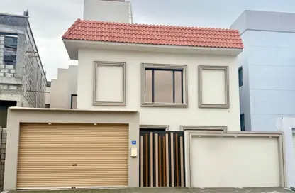 Villa - 4 Bedrooms - 5 Bathrooms for sale in Shahrakan - Northern Governorate