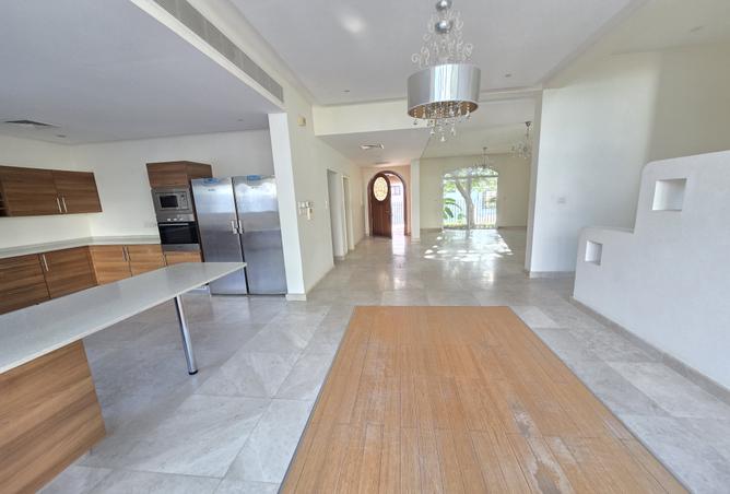 955772 - Property Image 3