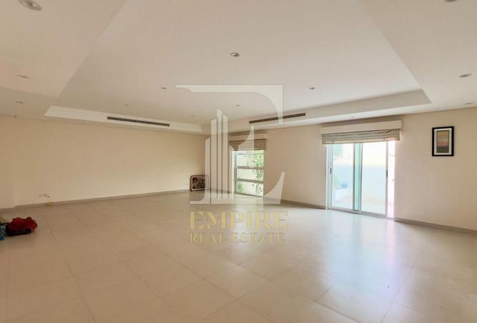 988498 - Property Image 2