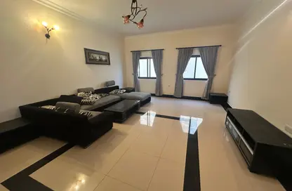 Apartment - 2 Bedrooms - 2 Bathrooms for rent in Al Juffair - Capital Governorate