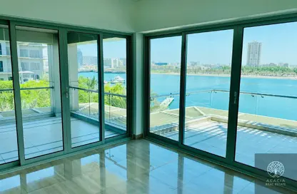 Apartment - 3 Bedrooms - 5 Bathrooms for rent in Reef Island - Capital Governorate