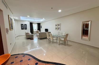 Apartment - 2 Bedrooms - 3 Bathrooms for rent in Al Juffair - Capital Governorate