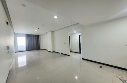 Apartment - 2 Bedrooms - 2 Bathrooms for rent in Busaiteen - Muharraq Governorate