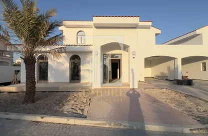 Villa - 4 Bedrooms - 4 Bathrooms for rent in Janabiya - Northern Governorate