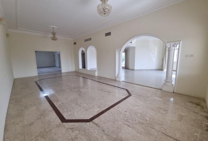 983733 - Property Image 2