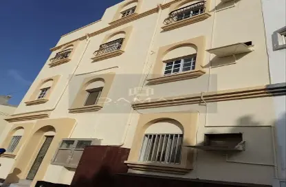 عمارة بالكامل - 8 غرف نوم - 8 حمامات للبيع في المحرق - المحرق