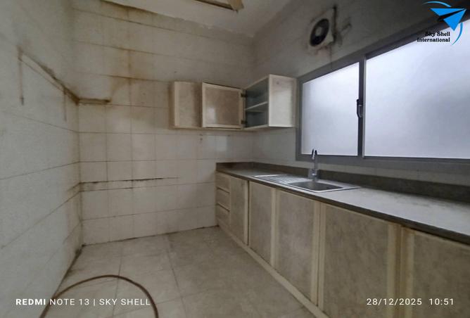985211 - Property Image 3