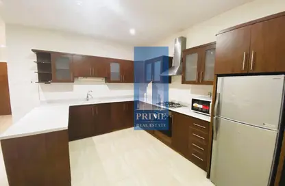 فيلا - 4 غرف نوم - 6 حمامات للايجار في البسيتين - المحرق