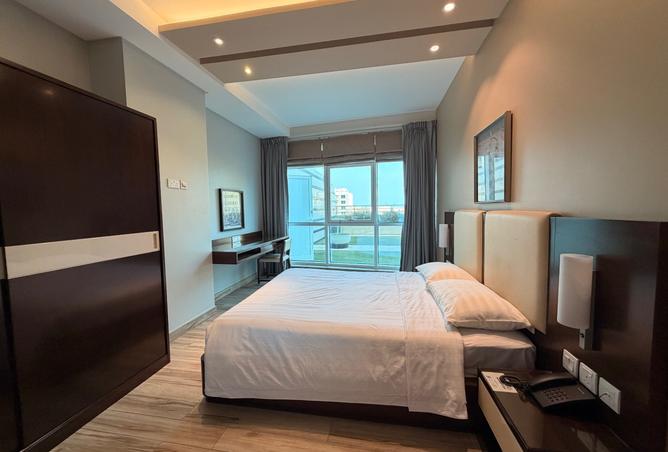 982400 - Property Image 3