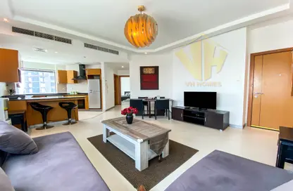 Living Room image for: Apartment - 1 Bedroom - 2 Bathrooms for rent in Sanabis - Manama - Capital Governorate, Image 1