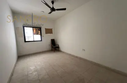 Staff Accommodation - Studio - 7+ Bathrooms for rent in Hamala - Northern Governorate