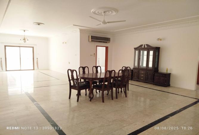 945808 - Property Image 3