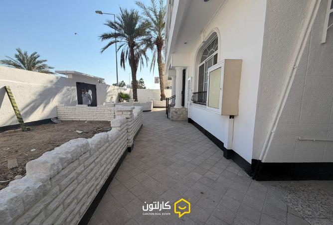 989312 - Property Image 2