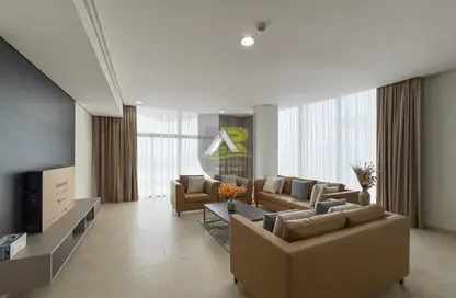 Apartment - 3 Bedrooms - 5 Bathrooms for rent in Reef Island - Capital Governorate
