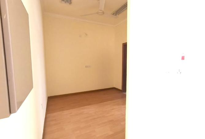 951832 - Property Image 2