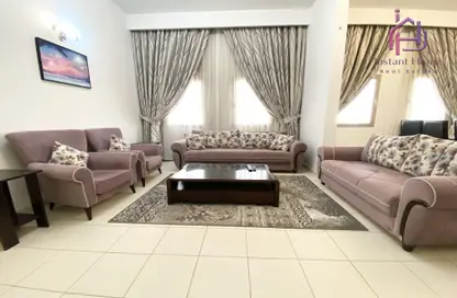 Apartment - 2 Bedrooms - 3 Bathrooms for rent in Sanabis - Manama - Capital Governorate