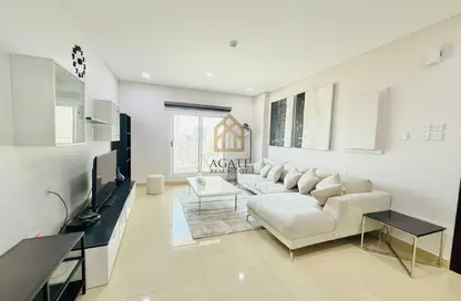 Apartment - 2 Bedrooms - 2 Bathrooms for rent in Busaiteen - Muharraq Governorate