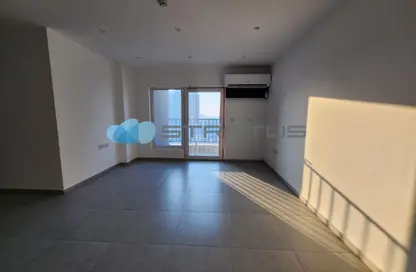 Apartment - 2 Bedrooms - 2 Bathrooms for rent in Sanabis - Manama - Capital Governorate
