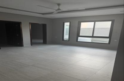 Apartment - 3 Bedrooms - 3 Bathrooms for rent in Busaiteen - Muharraq Governorate