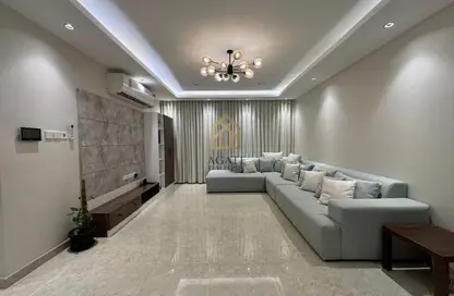 فيلا - 5 غرف نوم - 8 حمامات للبيع في جو - المحافظة الجنوبية