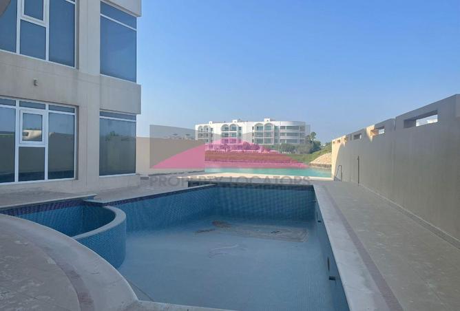 974407 - Property Image 2