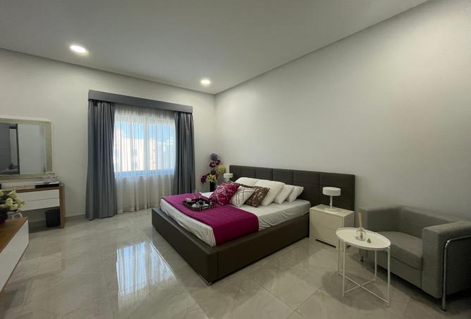 982747 - Property Image 3