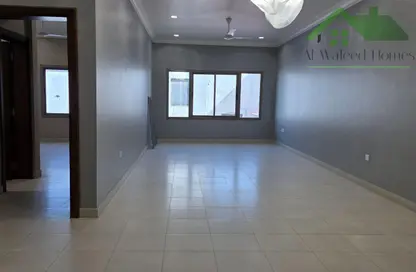 شقة - 2 غرف نوم - 2 حمامات للايجار في قلالي - المحرق