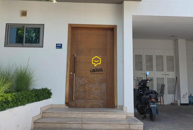 967312 - Property Image 2