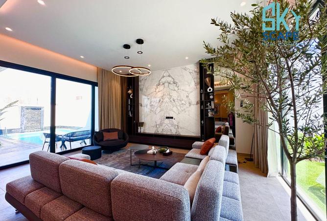 982143 - Property Image 2