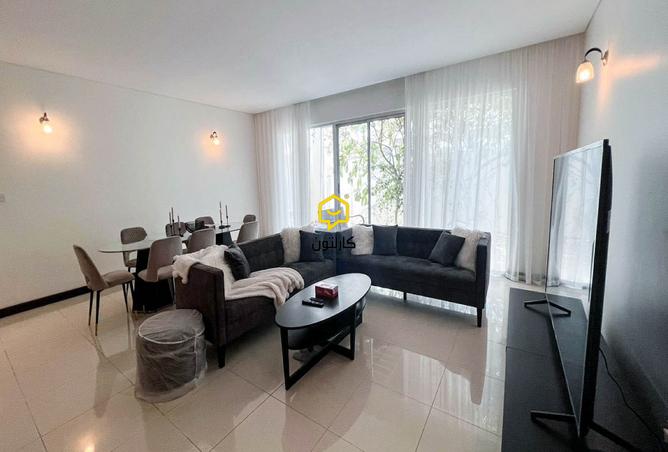 915629 - Property Image 2