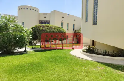 Compound - 4 Bedrooms - 5 Bathrooms for rent in Jannusan - Northern Governorate