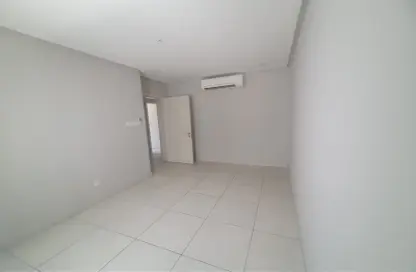 Apartment - 3 Bedrooms - 2 Bathrooms for rent in Tubli - Central Governorate