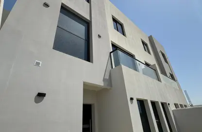 فيلا - 4 غرف نوم - 6 حمامات للبيع في توبلي - المحافظة الوسطى