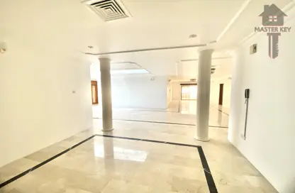 Apartment - 6 Bedrooms - 7 Bathrooms for rent in Al Juffair - Capital Governorate
