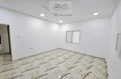 Empty Room image for: Whole Building - Studio - 2 Bathrooms for sale in Tubli - Central Governorate, Image 1