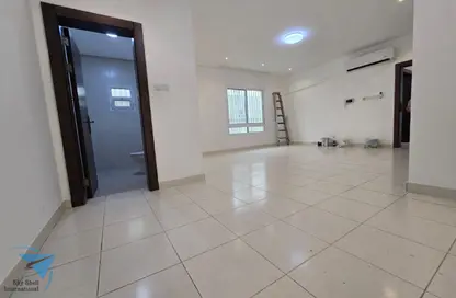 Apartment - 2 Bedrooms - 2 Bathrooms for rent in Tubli - Central Governorate