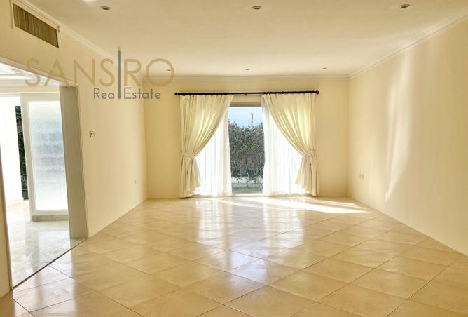 987564 - Property Image 2