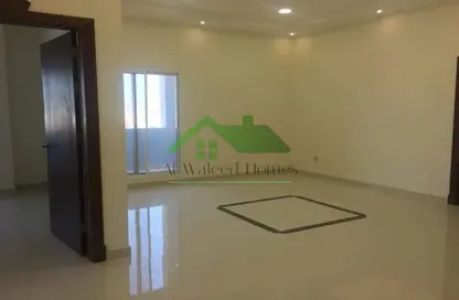 Apartment - 3 Bedrooms - 5 Bathrooms for rent in Hidd - Muharraq Governorate